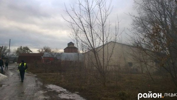 У Луцьку загорівся столярний цех. ФОТО