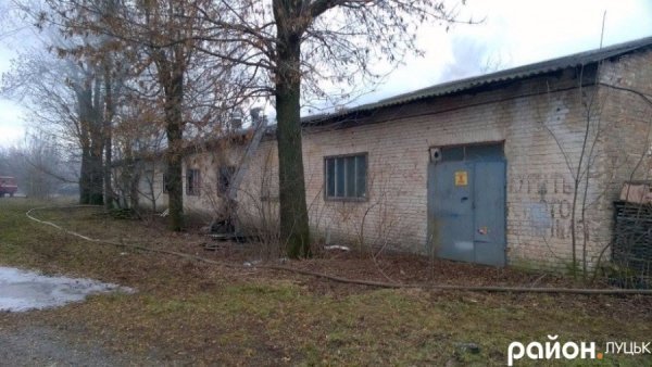 У Луцьку загорівся столярний цех. ФОТО