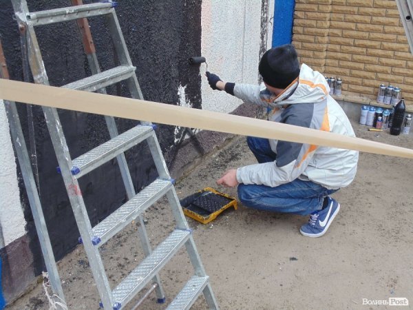 Луцький райтер присвятить графіті протистоянню в Україні. ФОТО