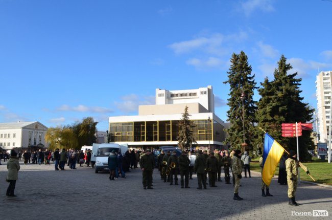 Загинув у день народження: Луцьк попрощався з воїном Віктором Лахаєм. ФОТОРЕПОРТАЖ