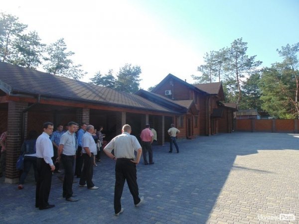 Можновладці відвідали «волинське Межигір’я». ФОТО