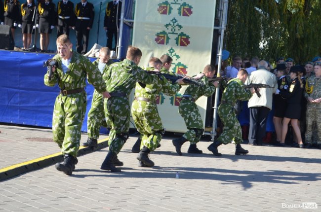 «Нам є що захищати»: урочиста посвята ліцеїстів у Луцьку.  ФОТО