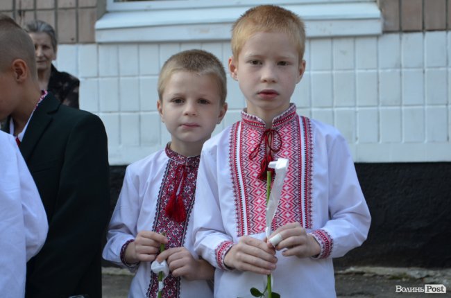 Перший дзвоник у луцькій школі №17. ФОТО