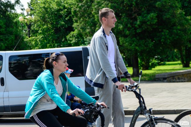 З дітками, собакою та у вишиванках: як лучани провели «Велодень-2019». ФОТО