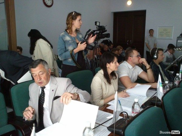 Депутатів Луцькради посадили по-новому. ФОТО