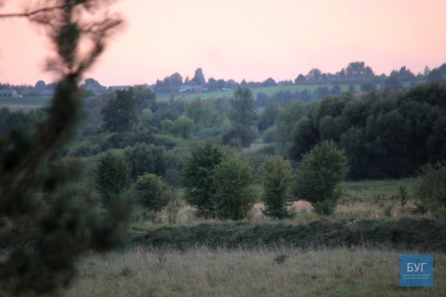Показали вечірні краєвиди Володимир-Волинського краю. ФОТО