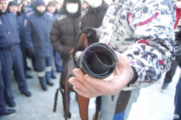 Очевидець подій на Грушевського показує залишки шумової гранати