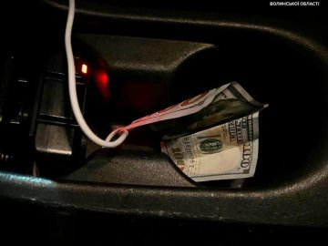 На Волині п'яний водій хотів відкупитися від патрульних 100 доларами