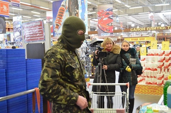 У Луцьку пікетували «Епіцентр». ФОТО