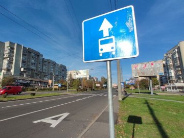 На вулиці Соборності у Луцьку намалювали нову розмітку. ВІДЕО