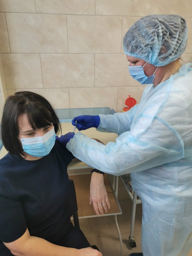 Очільник луцької поліклініки разом з дружиною вакцинувався від коронавірусу 