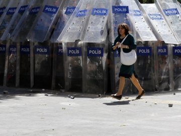 Масові заворушення в Туреччині: двоє людей загинули, тисячу затримали. ФОТО
