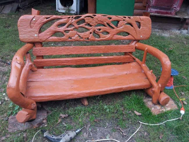 (Не) жіноче ремесло: як дівчина з Волині займається різьбленням по дереву