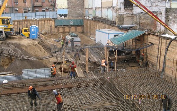 У Києві знищують фундамент палацу князя Володимира. ФОТО
