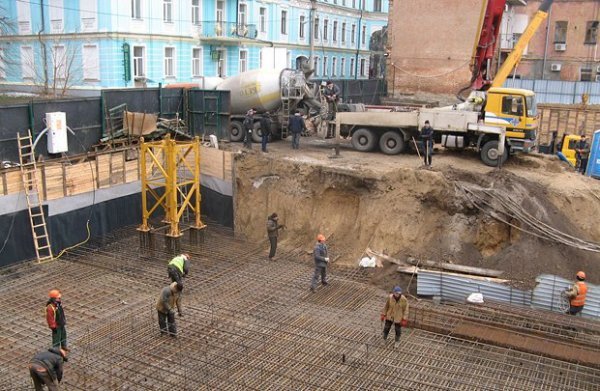 У Києві знищують фундамент палацу князя Володимира. ФОТО