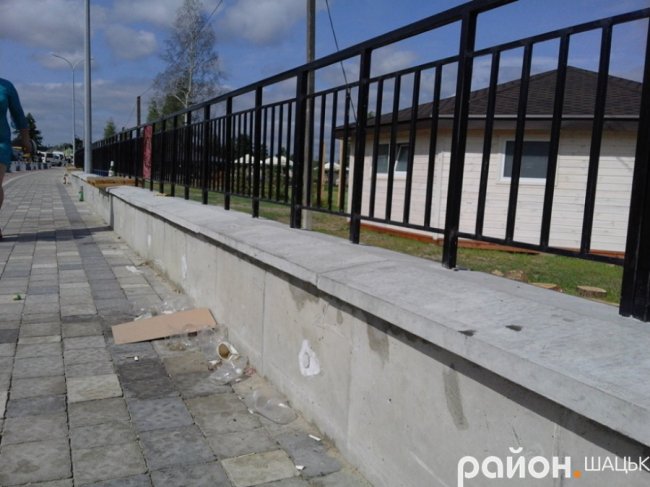 У Світязі не можуть впоратися із прибиранням набережної, ФОТО