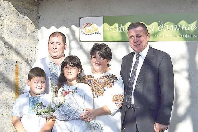 Атовець з дружиною відкрили на Волині молочну ферму