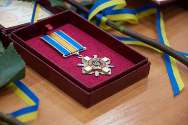 Мер Луцька вручив ордени рідним загиблих Героїв