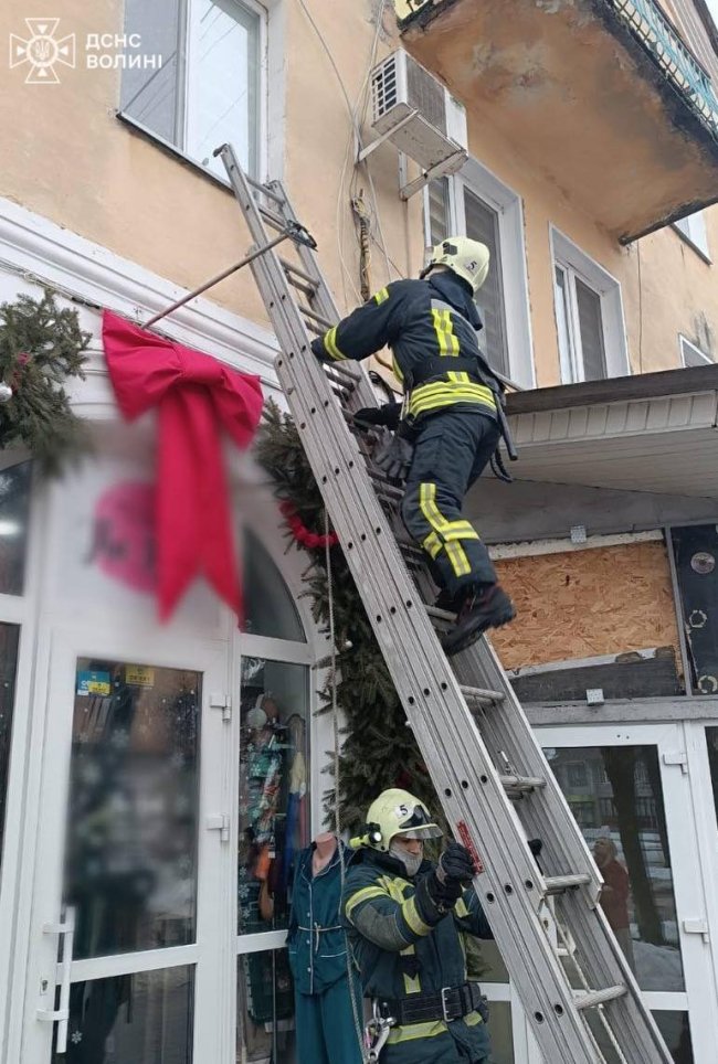 На Волині у квартирі зачинилася дворічна дитина