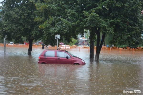Як топило спальні райони Луцька. ФОТО