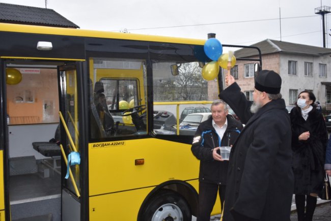 У волинській громаді з'явився новий шкільний автобус. ФОТО