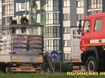 На автозаправці у Луцьку загорілась вантажівка. ВІДЕО