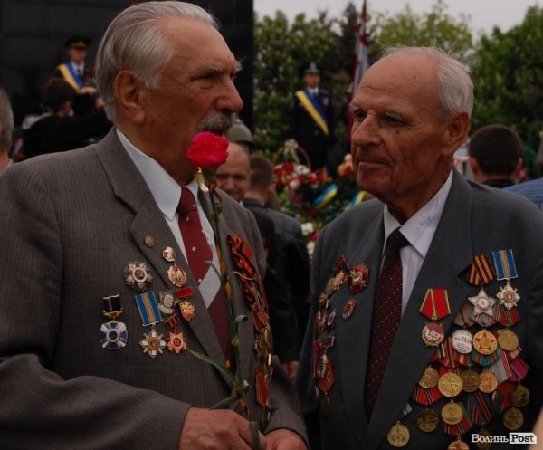 Парад Перемоги у Луцьку пройшов з комуністами і міліцією