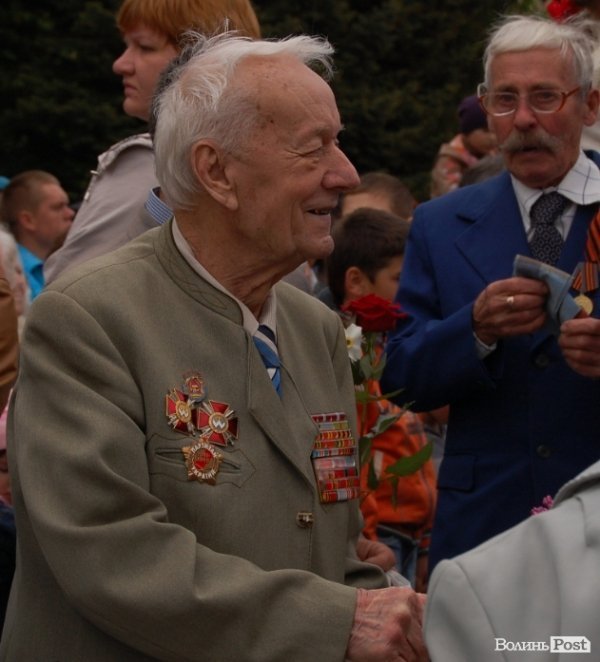 Парад Перемоги у Луцьку пройшов з комуністами і міліцією