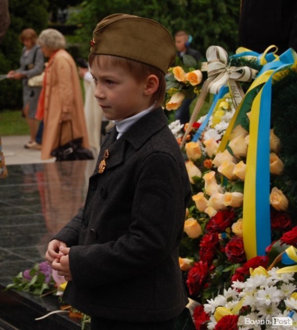 Парад Перемоги у Луцьку пройшов з комуністами і міліцією