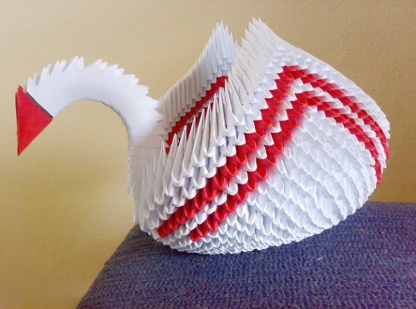 Волинський студент створює шедеври із дерева і паперу