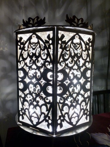 Волинський студент створює шедеври із дерева і паперу