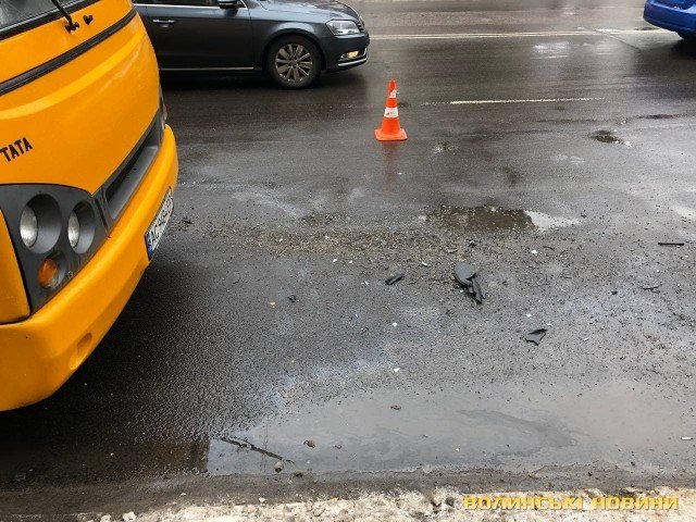 У центрі Луцька зіткнулися маршрутки. ФОТО