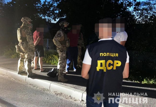 На Волині викрили нарколабораторію, яку облаштували у гаражі. ФОТО