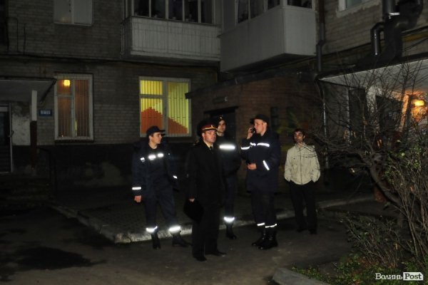 Переполох у Луцьку: дим у підвалі налякав мешканців багатоповерхівки. ФОТО