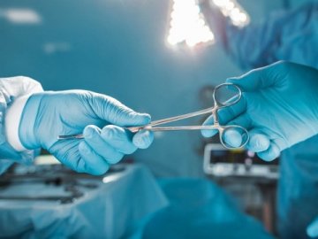 Семеро лікарів-переселенців стали трансплатнологами лікарні у Луцьку