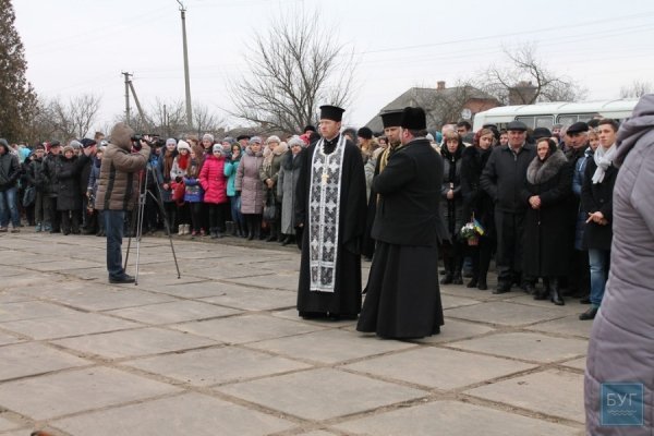 На Волині встановили меморіальну дошку загиблим на Майдані та Сході. ФОТО