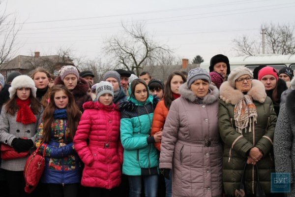 На Волині встановили меморіальну дошку загиблим на Майдані та Сході. ФОТО
