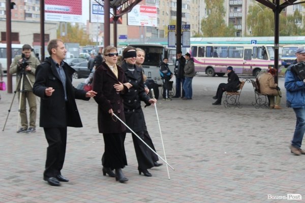 У Луцьку «на ділі» показали, як живеться незрячим. ФОТО