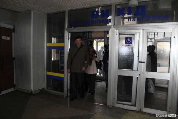 У Луцьку «на ділі» показали, як живеться незрячим. ФОТО