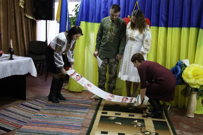 На Волині військовий та його обраниця взяли шлюб за одну добу. ФОТО