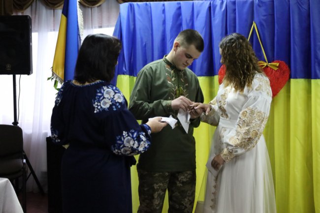 На Волині військовий та його обраниця взяли шлюб за одну добу. ФОТО