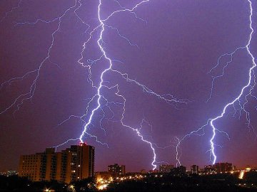 Волинян попереджають про грозу