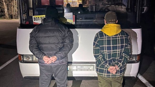 На волинському кордоні у багажнику автобуса виявили двох чоловіків, які намагались потрапити до Польщі
