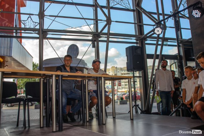 Лучан знайомили з новими гравцями «Волині». ФОТО