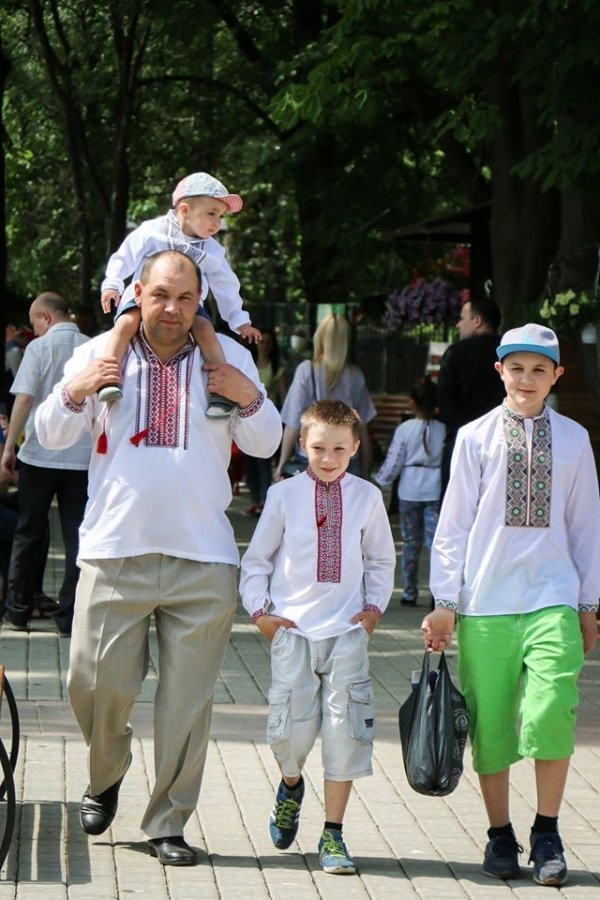 Гостей у вишиванках в Луцький зоопарк впускали безкоштовно. ФОТО