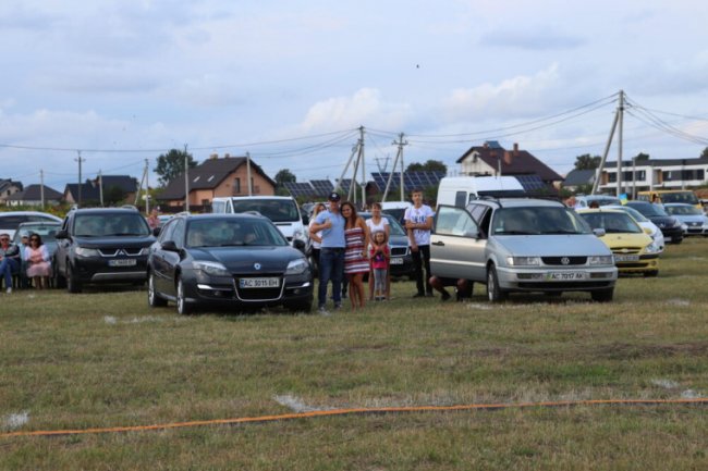 Під Луцьком влаштували автофестиваль. ФОТО