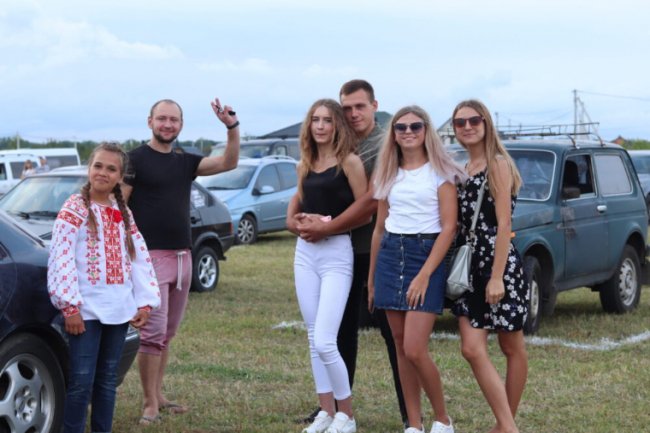 Під Луцьком влаштували автофестиваль. ФОТО