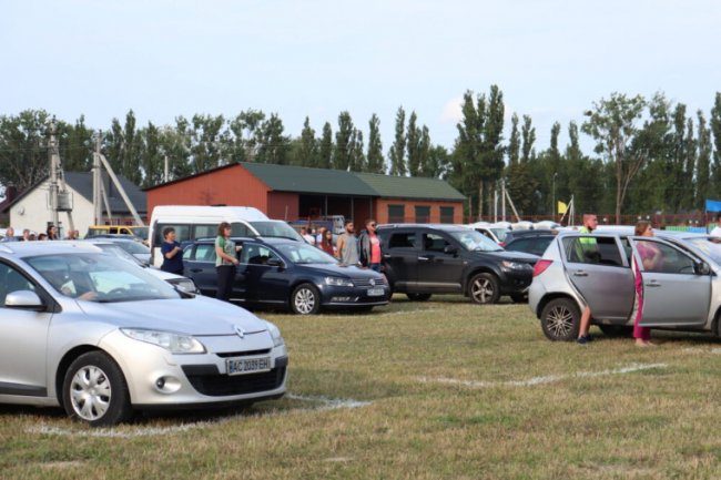 Під Луцьком влаштували автофестиваль. ФОТО