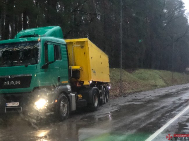 У Ківерцях зіткнулись вантажівка та легковик. ФОТО
