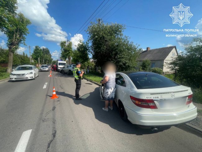 У Луцьку 57-річна водійка виїхала на смугу зустрічного руху і зіткнулась з автівкою. ФОТО